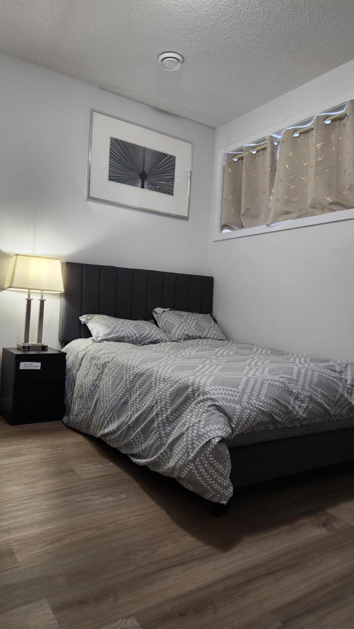 Modern 2 Bedroom Basement Suite At West 埃德蒙顿 外观 照片