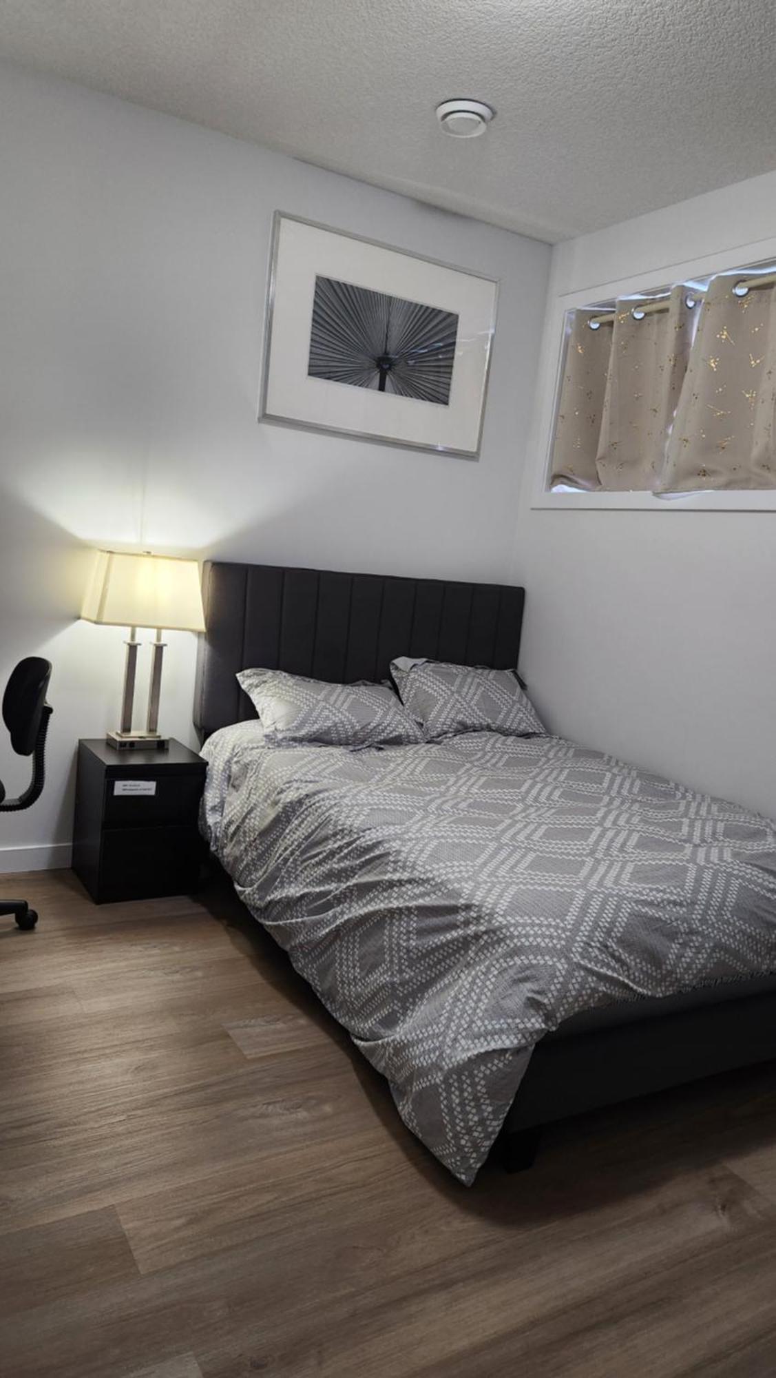Modern 2 Bedroom Basement Suite At West 埃德蒙顿 外观 照片