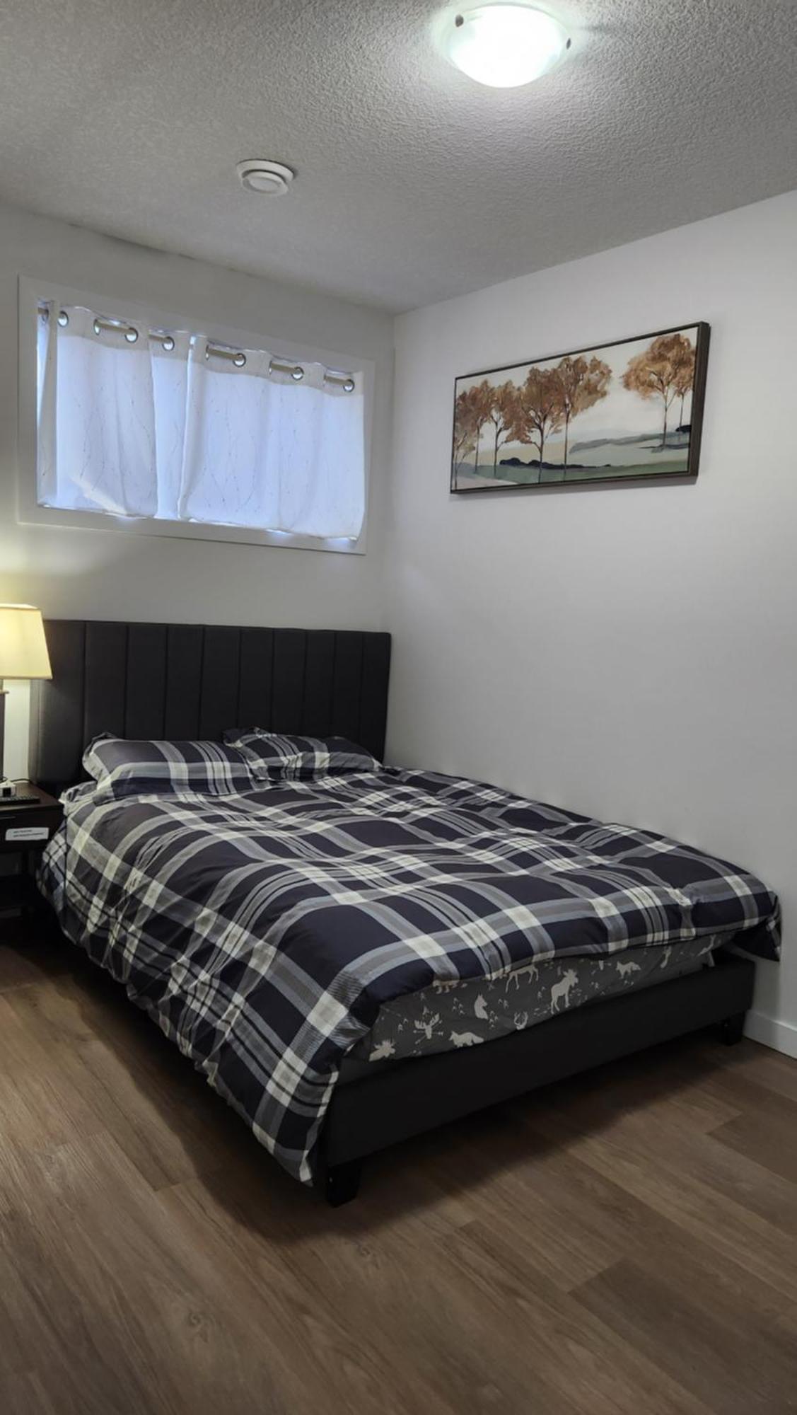 Modern 2 Bedroom Basement Suite At West 埃德蒙顿 外观 照片