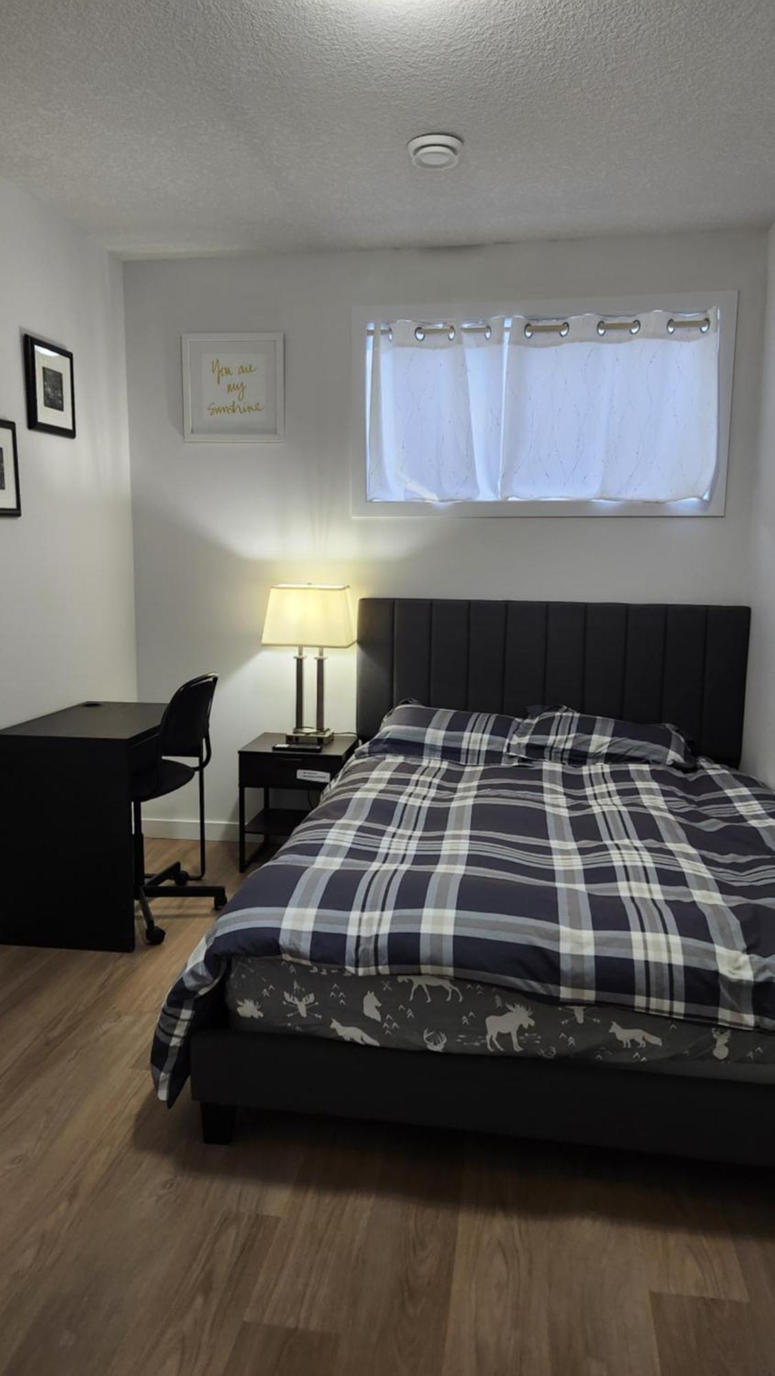 Modern 2 Bedroom Basement Suite At West 埃德蒙顿 外观 照片