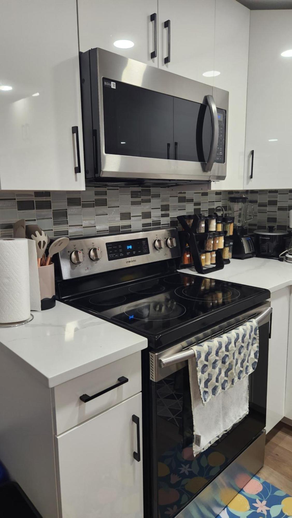 Modern 2 Bedroom Basement Suite At West 埃德蒙顿 外观 照片