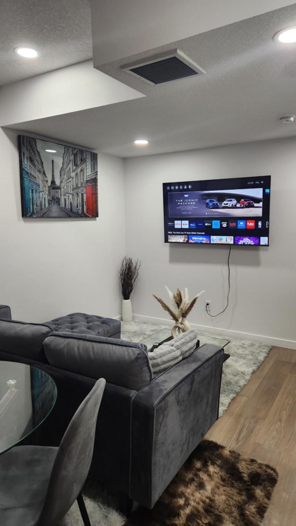 Modern 2 Bedroom Basement Suite At West 埃德蒙顿 外观 照片