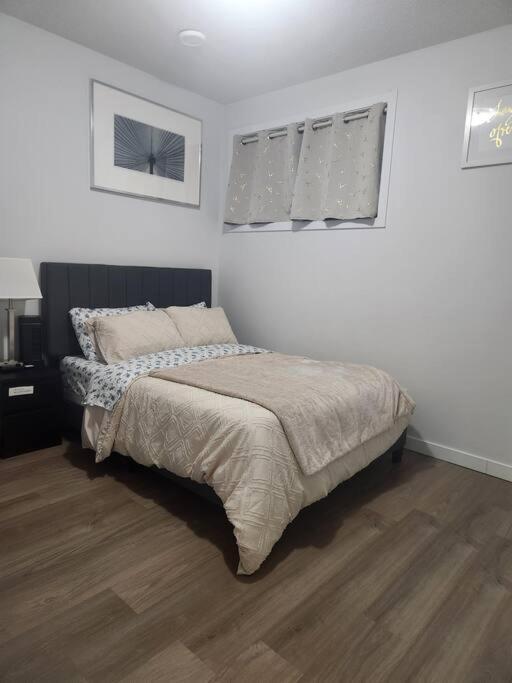 Modern 2 Bedroom Basement Suite At West 埃德蒙顿 外观 照片