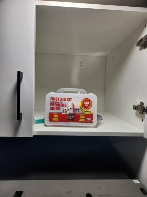 Modern 2 Bedroom Basement Suite At West 埃德蒙顿 外观 照片